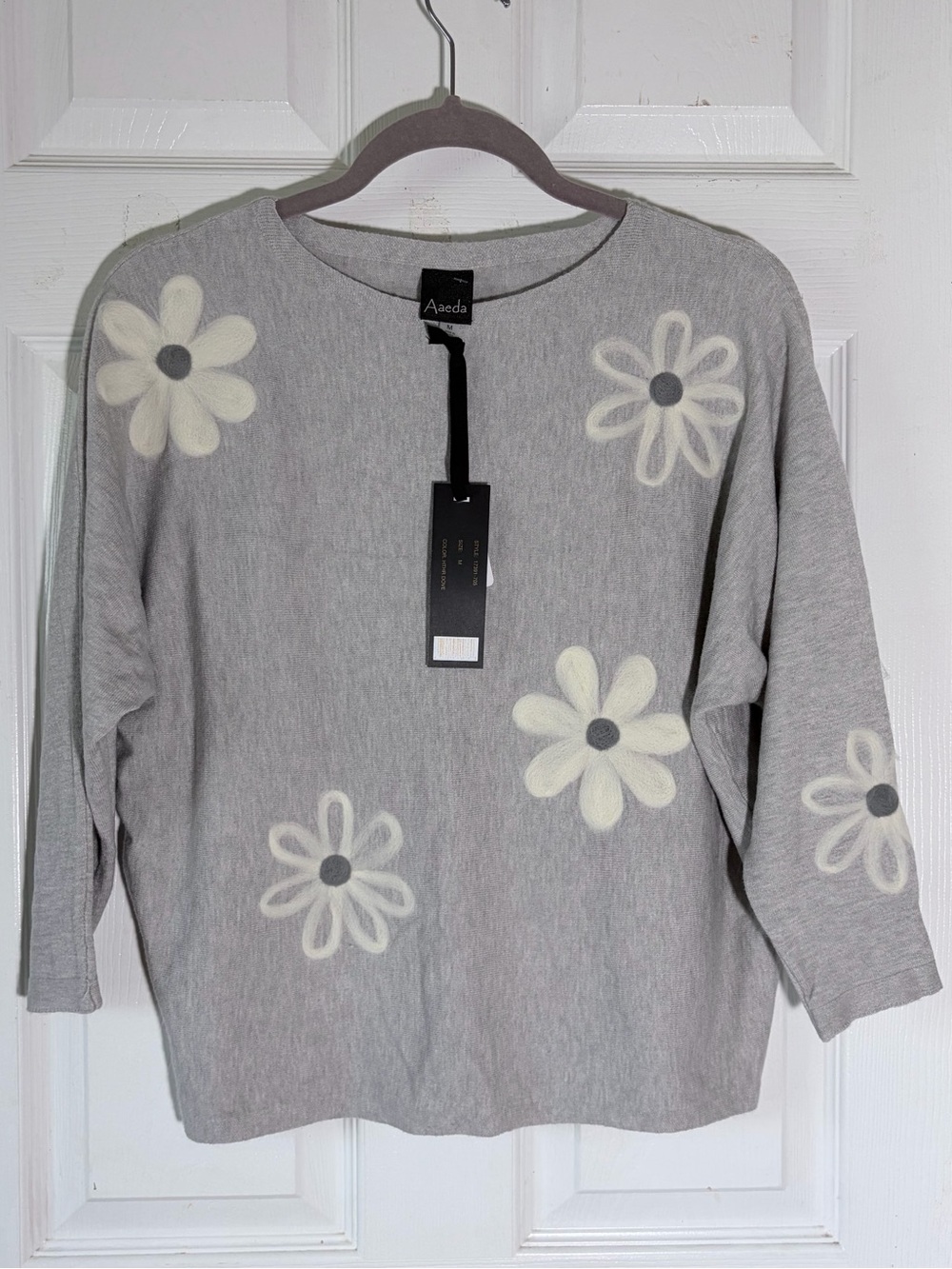 Aaeda 3/4 Bat Sleeve Grey Floral Crewneck Sweater with Cream Daisies Sz M
